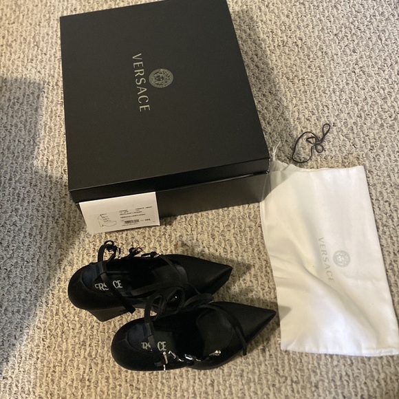 NWT Versace Satin Black Tempest Platform Pump - Picture 10 of 17